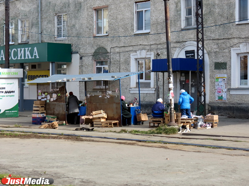 «Крыша была всегда!». JustMedia.ru выяснил, по каким правилам живет нелегальная уличная торговля в Екатеринбурге. СПЕЦПРОЕКТ - Фото 12