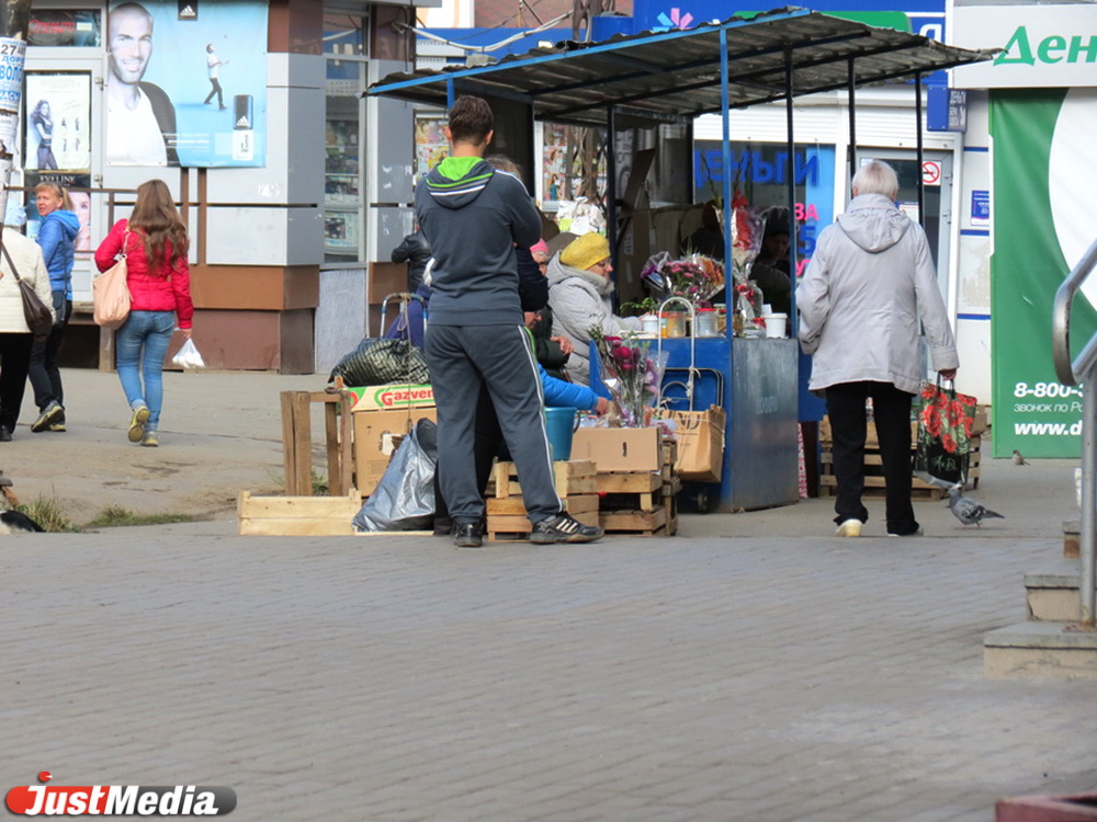 «Крыша была всегда!». JustMedia.ru выяснил, по каким правилам живет нелегальная уличная торговля в Екатеринбурге. СПЕЦПРОЕКТ - Фото 13