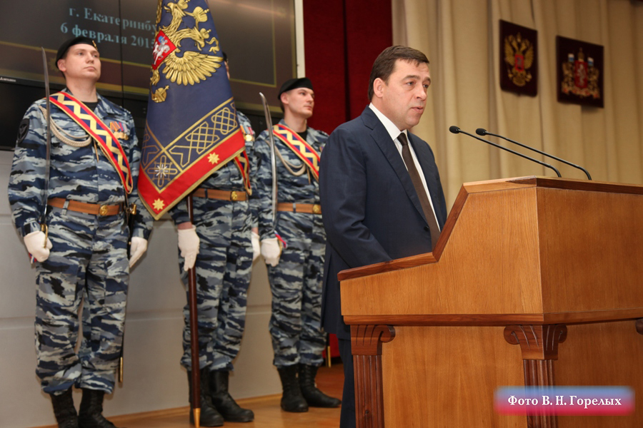 Свердловскому гарнизону полиции вручили новое знамя - Фото 5