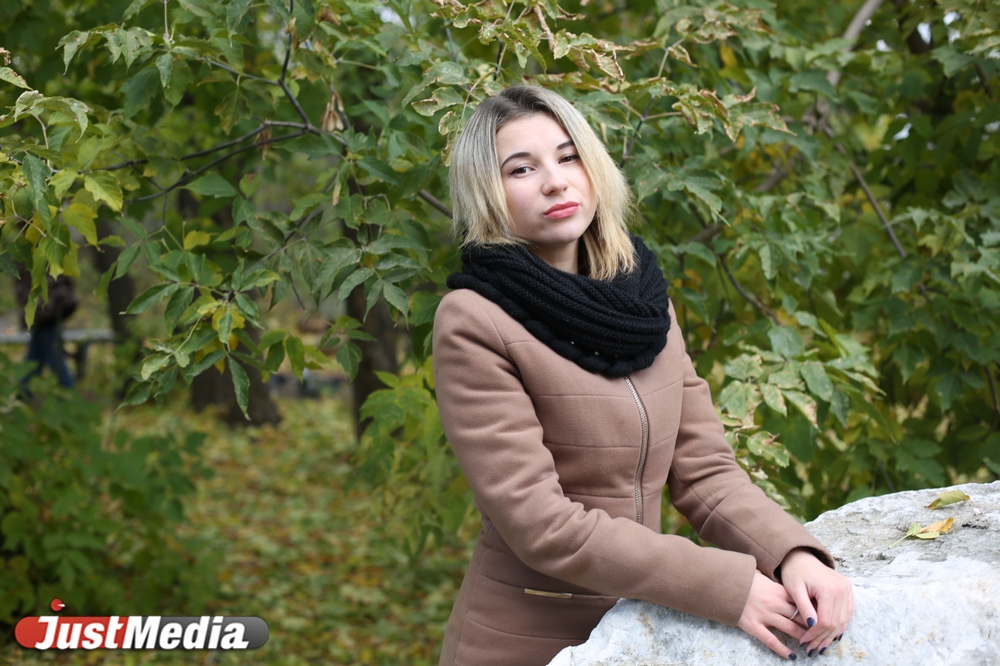 Студентка Алена Фахрутдинова: «Осень — это не мое. Не люблю дожди и холод». В Екатеринбурге облачно и небольшой снег. ФОТО, ВИДЕО. - Фото 4