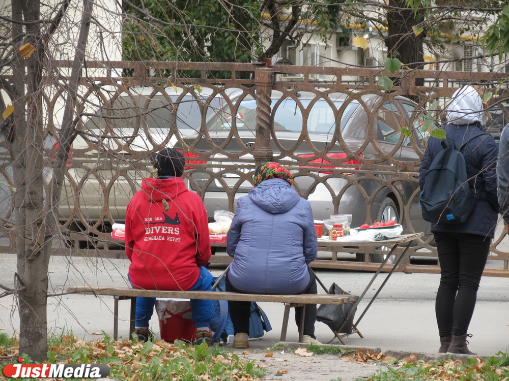 «Крыша была всегда!». JustMedia.ru выяснил, по каким правилам живет нелегальная уличная торговля в Екатеринбурге. СПЕЦПРОЕКТ - Фото 21
