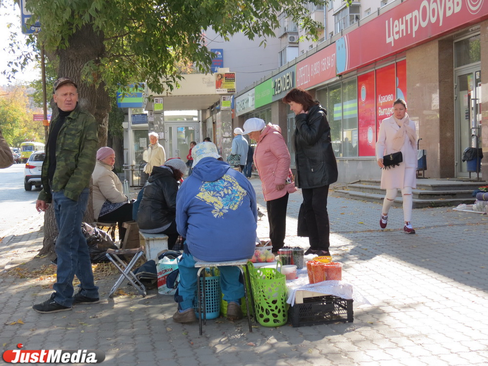 «Крыша была всегда!». JustMedia.ru выяснил, по каким правилам живет нелегальная уличная торговля в Екатеринбурге. СПЕЦПРОЕКТ - Фото 28