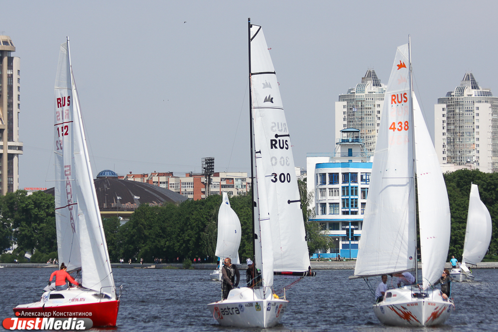 Летающие доски, люди-лососи, яхты и машинки — в Екатеринбурге прошел «Майский экстрим» - Фото 2