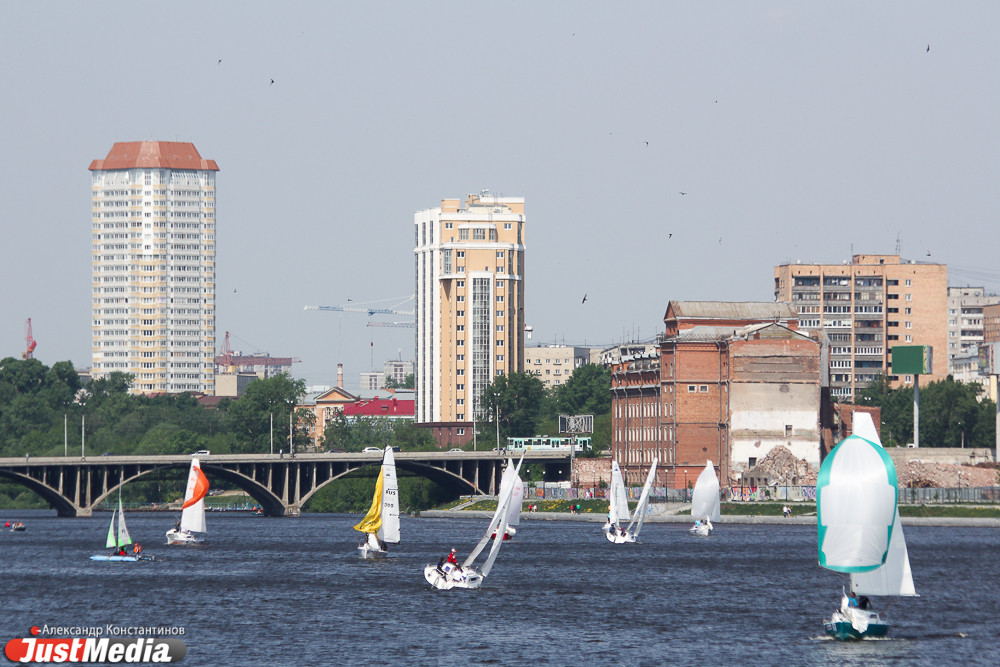 Летающие доски, люди-лососи, яхты и машинки — в Екатеринбурге прошел «Майский экстрим» - Фото 3