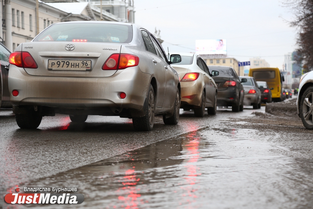 В преддверии Нового года Екатеринбург утонул в грязи. ФОТО - Фото 7