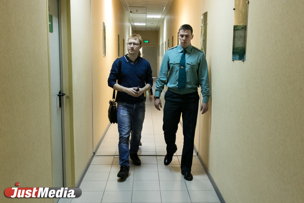 «Таможенник как психолог — должен уметь видеть и чувствовать людей». JustMedia.ru провел рабочий день с инспектором таможни - Фото 18