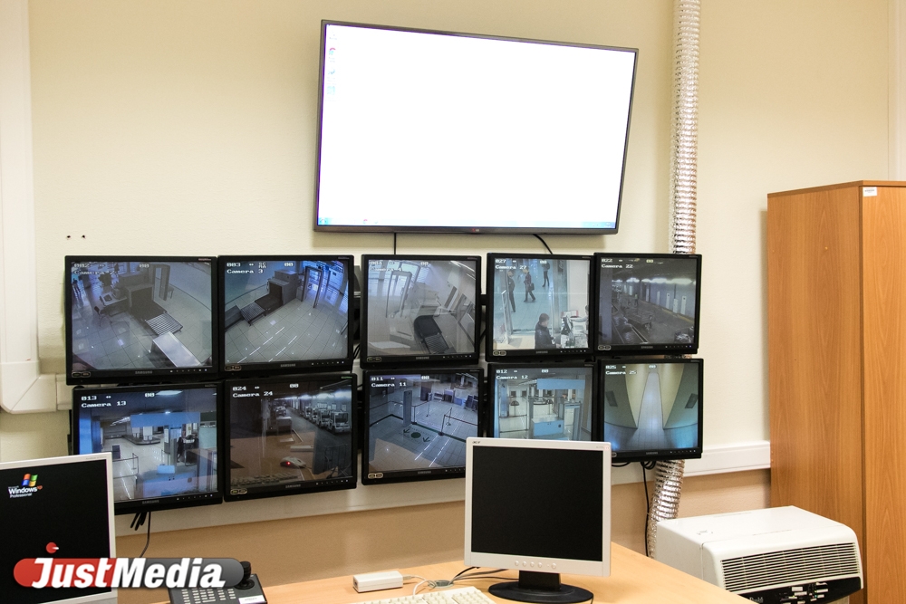 «Таможенник как психолог — должен уметь видеть и чувствовать людей». JustMedia.ru провел рабочий день с инспектором таможни - Фото 16