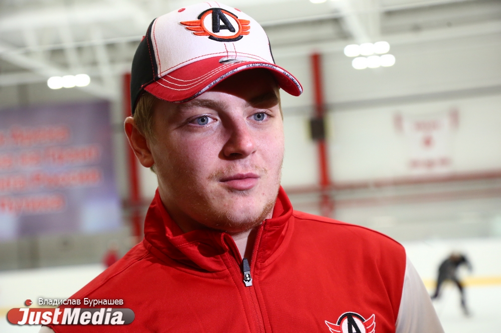 «На бумаге собралась очень сильная команда. Надо выходить на лед и доказывать». Хоккеисты Голышев и Щемеров - о предсезонке и атмосфере в «Автомобилисте». ИНТЕРВЬЮ - Фото 3