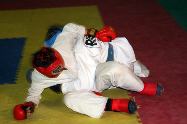 Юные уральские спортсмены приняли участие в турнире для настоящих мужчин - Фото 2