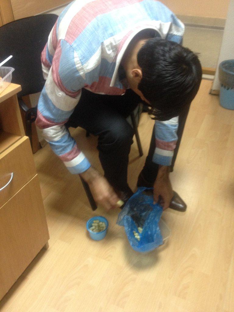 В Кольцово молодой таджик «обделался» высококачественным героином. ФОТО - Фото 2