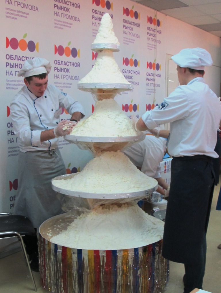 Елка из творога весом более 200 килограммов появилась в Екатеринбурге - Фото 2