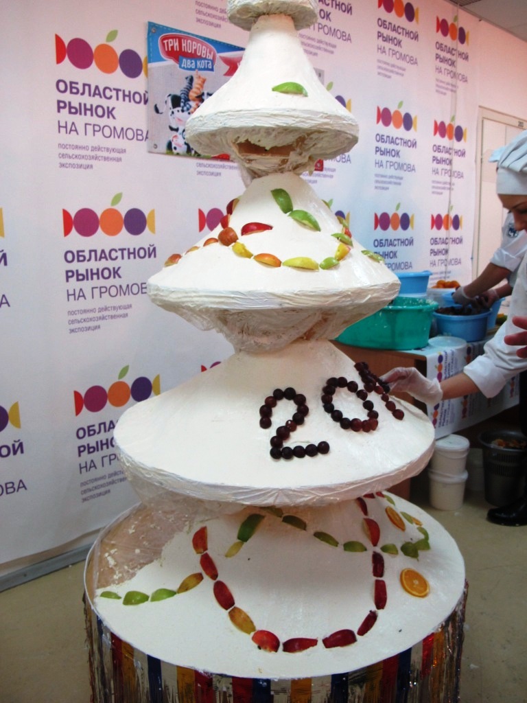 Елка из творога весом более 200 килограммов появилась в Екатеринбурге - Фото 3