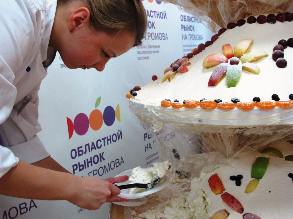 Елка из творога весом более 200 килограммов появилась в Екатеринбурге - Фото 5