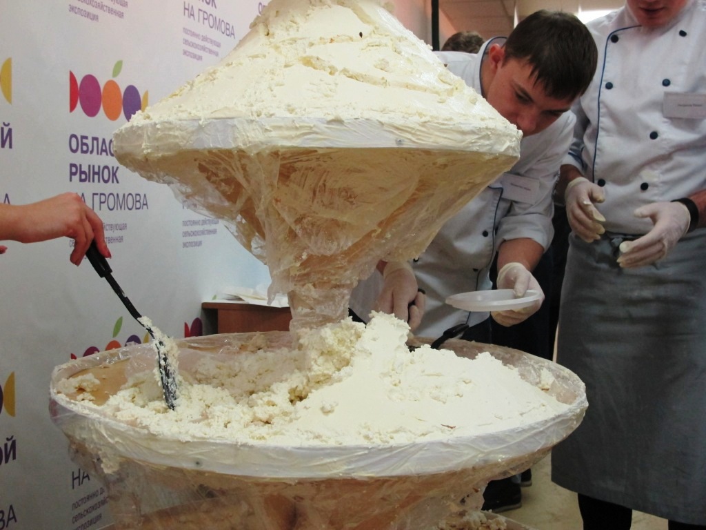 Елка из творога весом более 200 килограммов появилась в Екатеринбурге - Фото 6