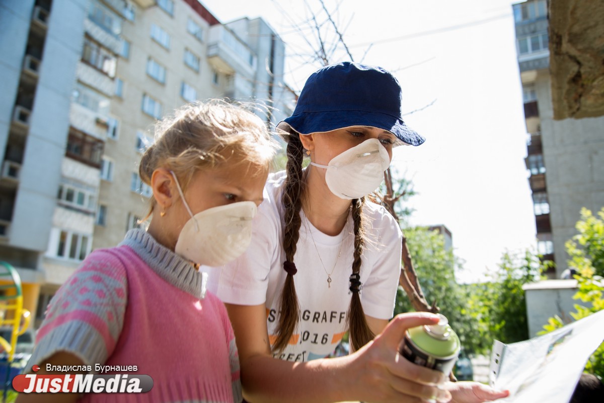 Художественная вакханалия на Уралмаше! Во время «Стенограффии» карапузы разрисовали свой двор. РЕПОРТАЖ - Фото 5