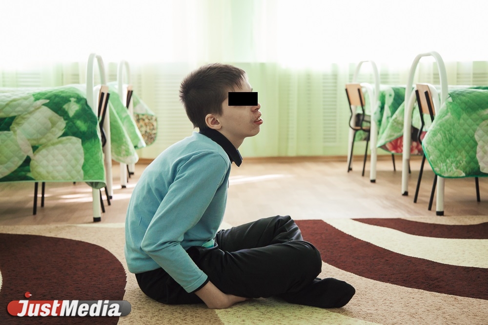 Улыбающиеся дети, бедная обстановка и негативный шлейф. JustMedia проник в интернат на Ляпустина, известный многочисленными трагедиями. ФОТОРЕПОРТАЖ - Фото 10