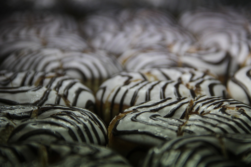 Тысячи жителей Екатеринбурга выстроились в гигантскую очередь за бесплатным кофе в Starbucks - Фото 5