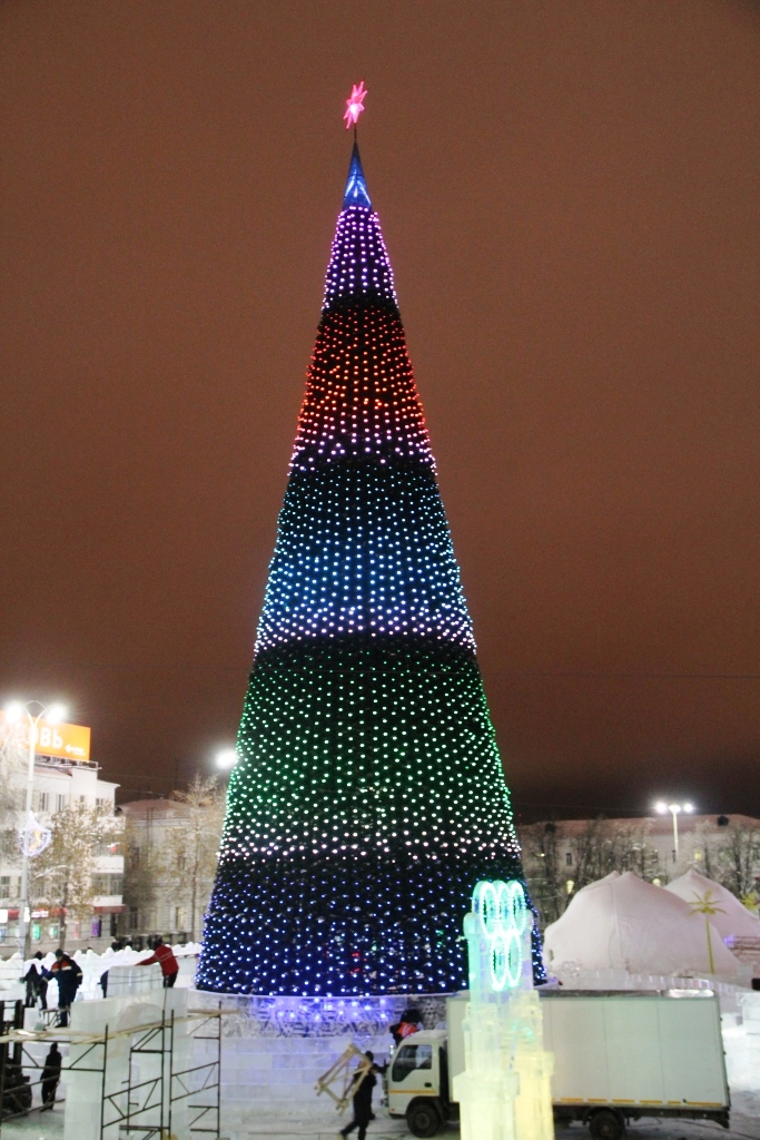 В Екатеринбурге зажглась главная городская елка - Фото 3