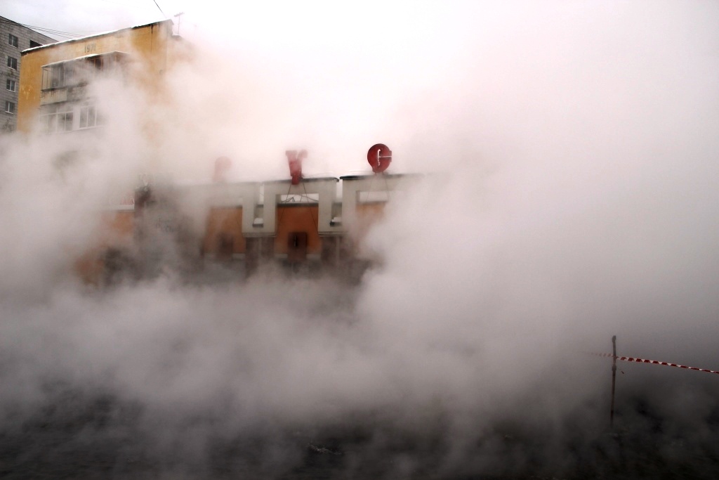 Потоп-2. На Эльмаше снова прорвало трубу с горячей водой - Фото 4