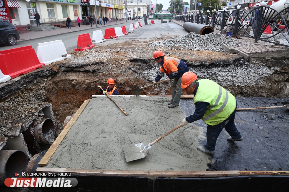Транспортный коллапс накрыл центр Екатеринбурга. ФОТО - Фото 7