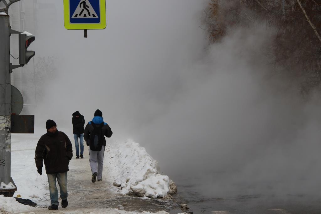 Потоп-2. На Эльмаше снова прорвало трубу с горячей водой - Фото 6