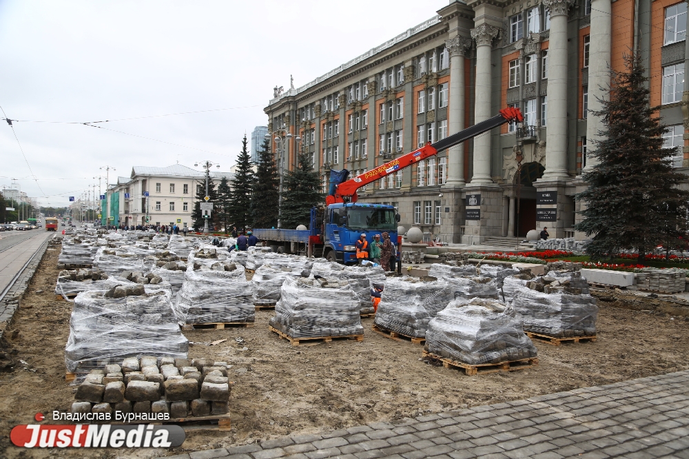 Транспортный коллапс накрыл центр Екатеринбурга. ФОТО - Фото 3