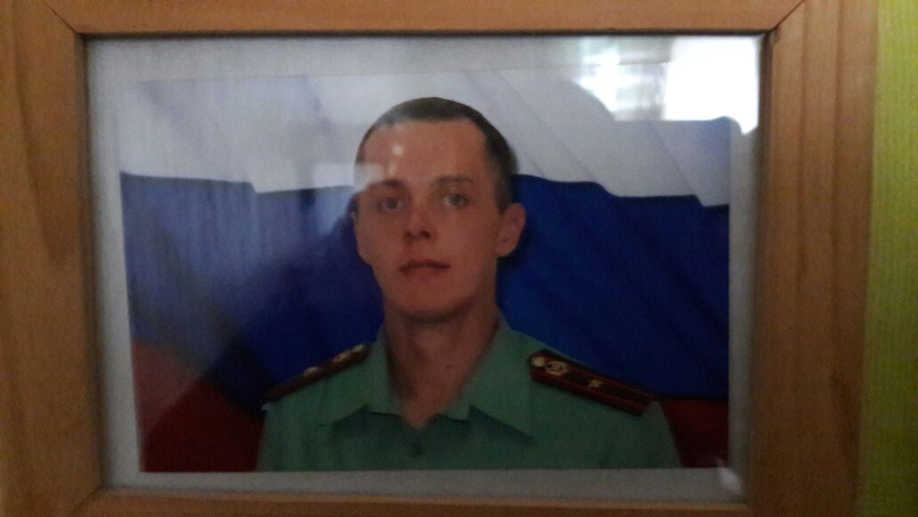 Форма и поддельные удостоверения. В Екатеринбурге поймали лже-сотрудника ФСБ - Фото 2