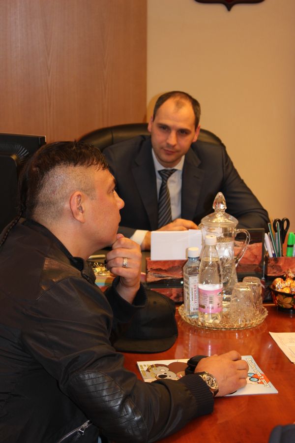 Денис Паслер и Костя Цзю обсудили вопрос создания в Свердловской области школ бокса для детей и юношества - Фото 3