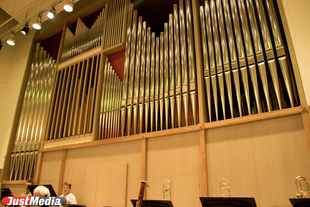 Первая смотровая площадка в городе и вентиляционная система по опыту Лувра. В свой юбилей Свердловская филармония провела необычную экскурсию - Фото 3