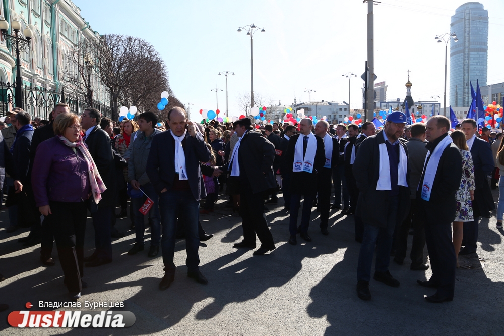 «Требуем достойной зарплаты и ее ежегодной индексации». Екатеринбург встретил Первомай. ФОТО - Фото 10