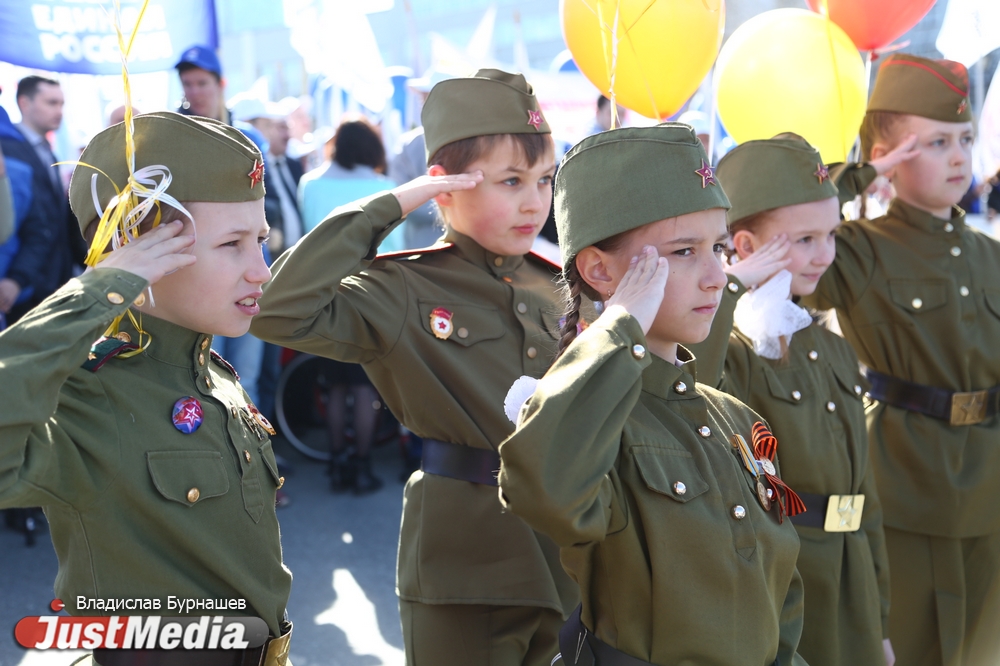 «Требуем достойной зарплаты и ее ежегодной индексации». Екатеринбург встретил Первомай. ФОТО - Фото 8