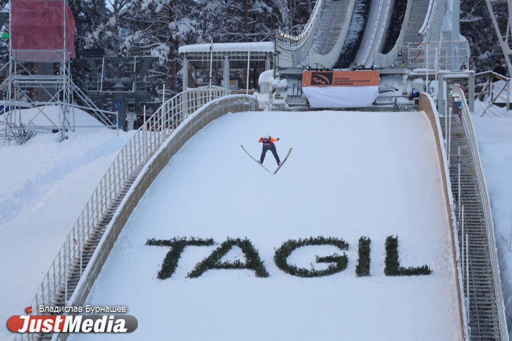 Японский ажиотаж, пятое место Аввакумовой и полупустые трибуны. JustMedia.Ru побывал на Кубке мира по прыжкам с трамплина в Нижнем Тагиле - Фото 3