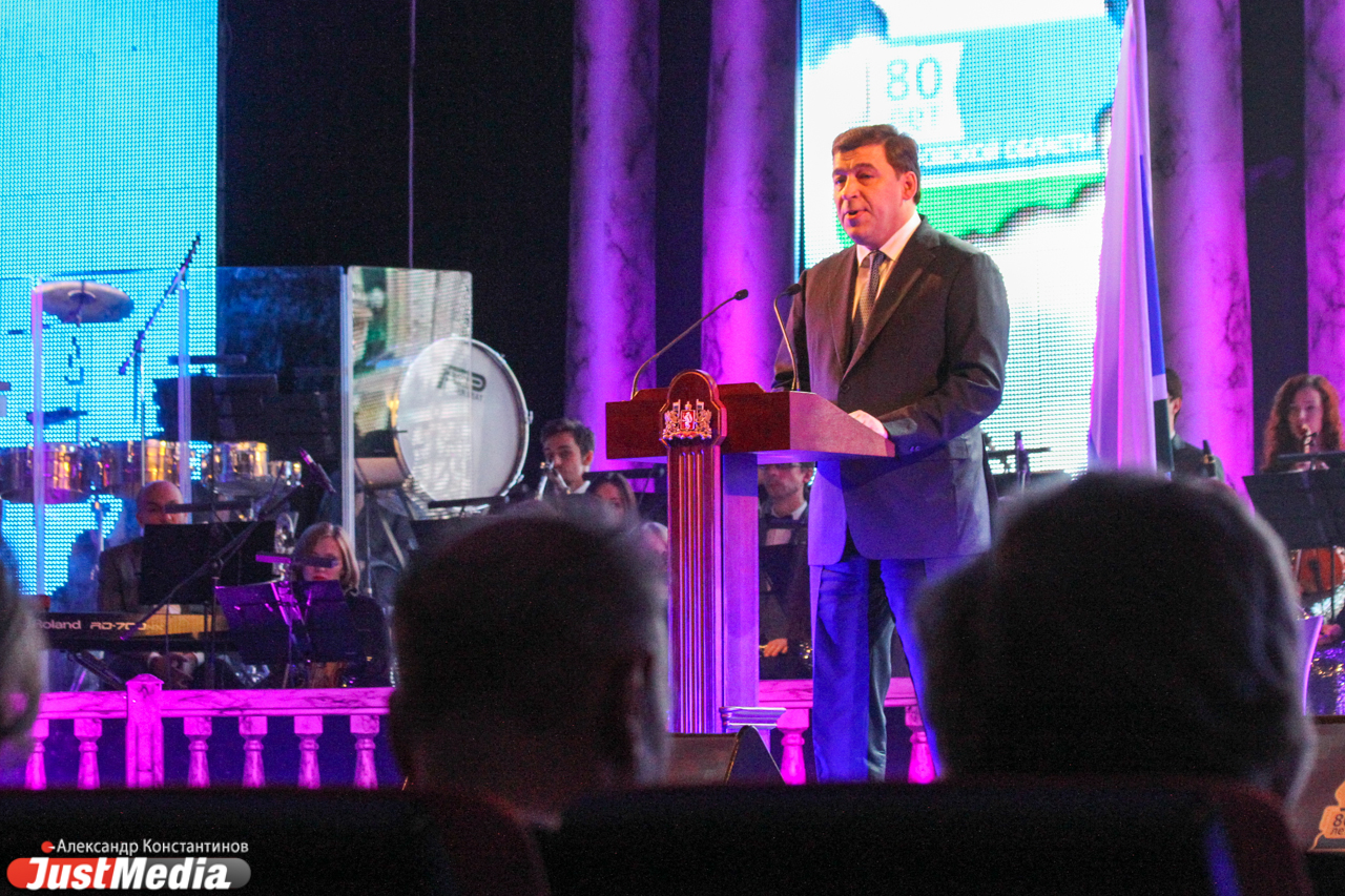 На юбилее области губернатор Куйвашев читал стихи Твардовского, «хвастал» уральскими танками и присвоил Владиславу Крапивину звание почетного гражданина - Фото 3