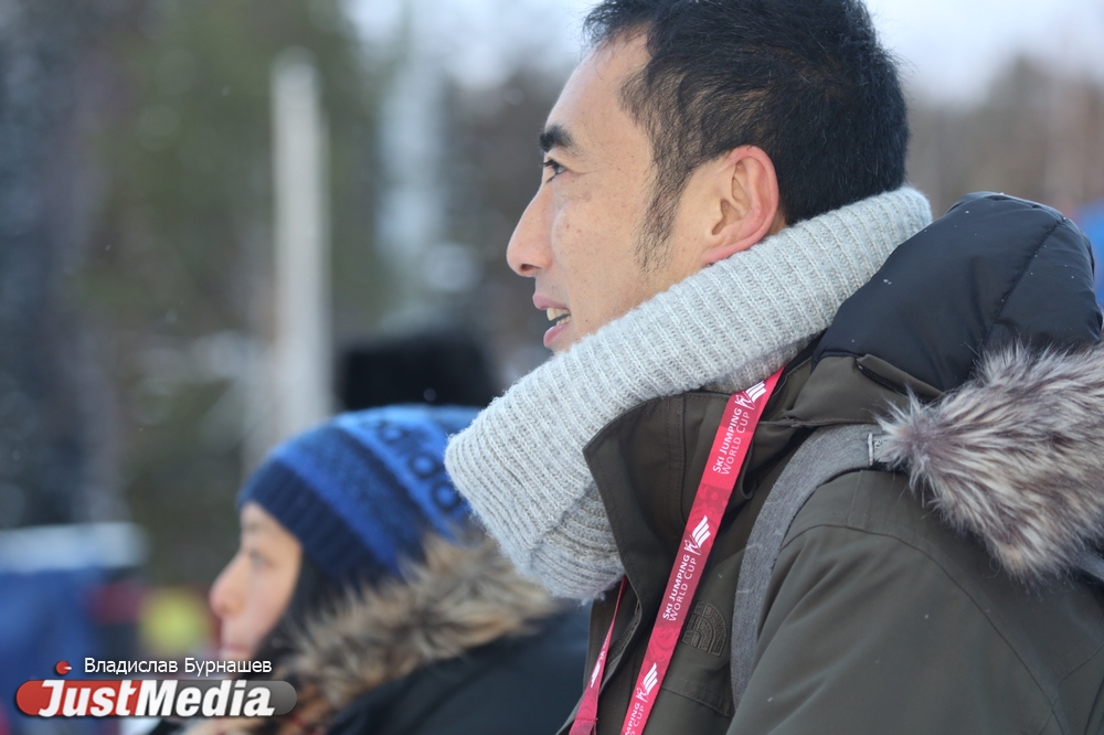 Японский ажиотаж, пятое место Аввакумовой и полупустые трибуны. JustMedia.Ru побывал на Кубке мира по прыжкам с трамплина в Нижнем Тагиле - Фото 4