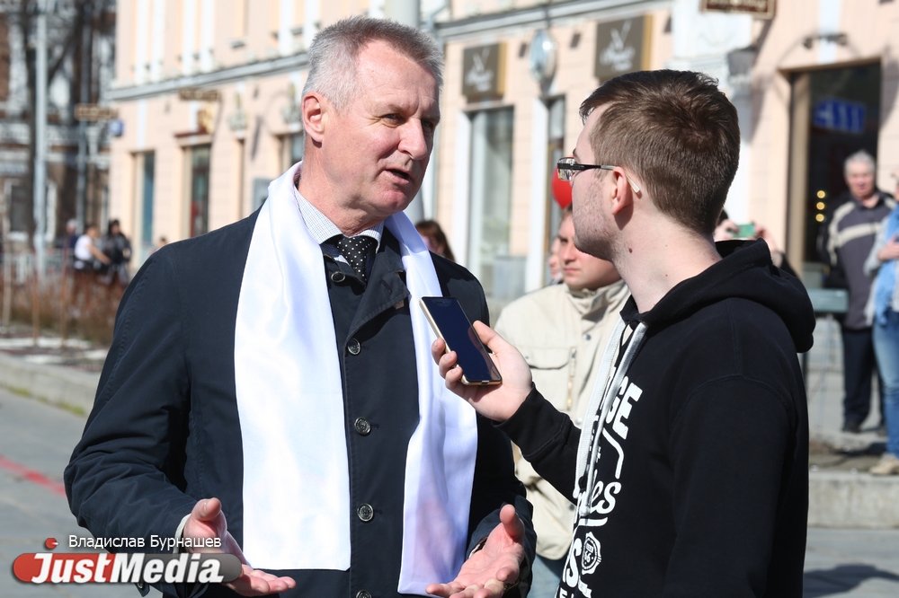 «Требуем достойной зарплаты и ее ежегодной индексации». Екатеринбург встретил Первомай. ФОТО - Фото 9