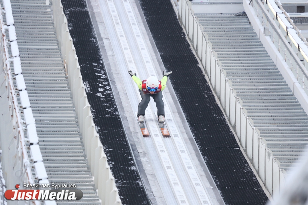 Японский ажиотаж, пятое место Аввакумовой и полупустые трибуны. JustMedia.Ru побывал на Кубке мира по прыжкам с трамплина в Нижнем Тагиле - Фото 2