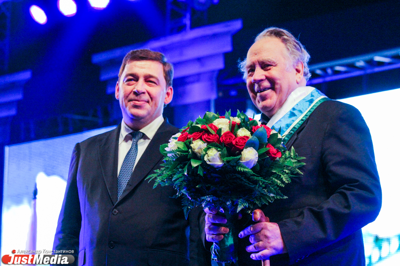 На юбилее области губернатор Куйвашев читал стихи Твардовского, «хвастал» уральскими танками и присвоил Владиславу Крапивину звание почетного гражданина - Фото 6