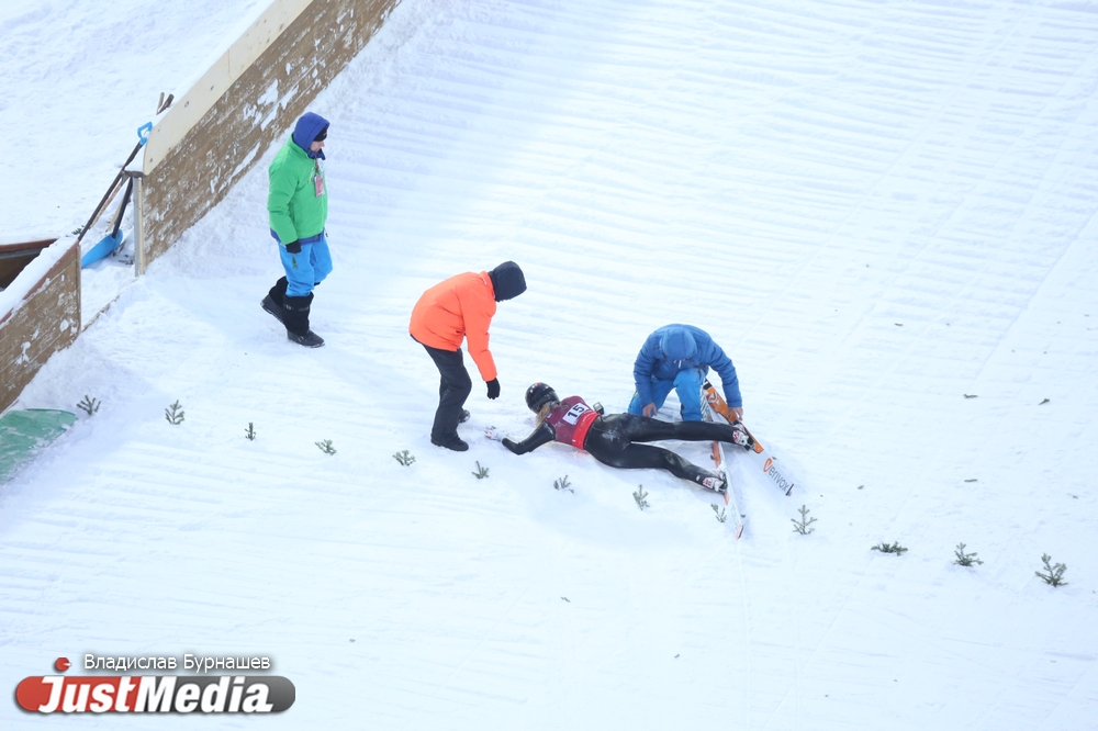 Японский ажиотаж, пятое место Аввакумовой и полупустые трибуны. JustMedia.Ru побывал на Кубке мира по прыжкам с трамплина в Нижнем Тагиле - Фото 8