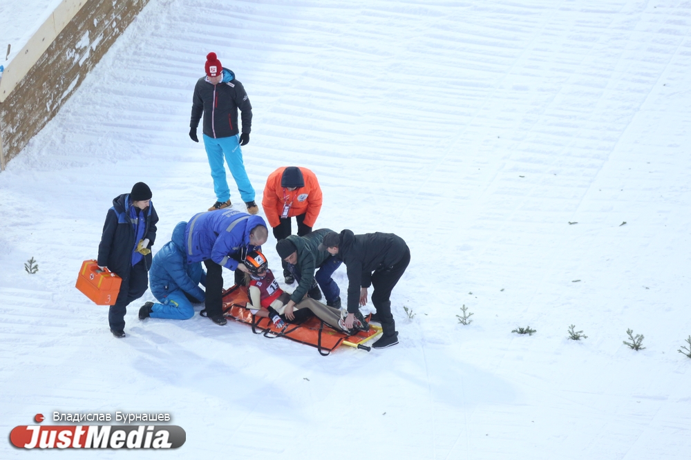 Японский ажиотаж, пятое место Аввакумовой и полупустые трибуны. JustMedia.Ru побывал на Кубке мира по прыжкам с трамплина в Нижнем Тагиле - Фото 9