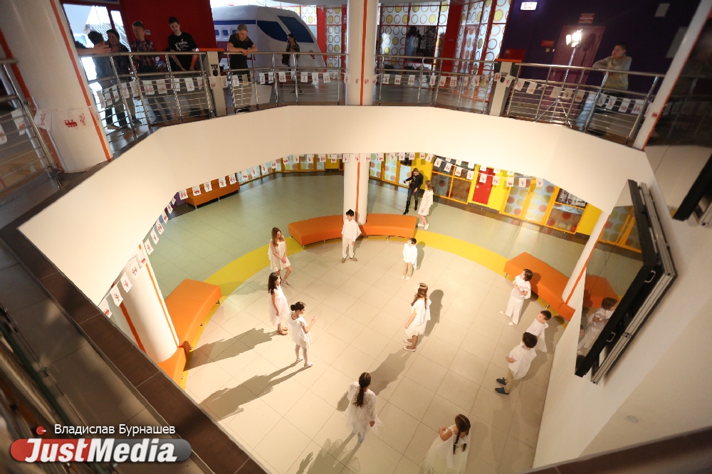 «Снимали полонез два часа – дети чуть не отреклись от профессии актера». JustMedia побывал на съемках детского фильма про ангелов - Фото 7