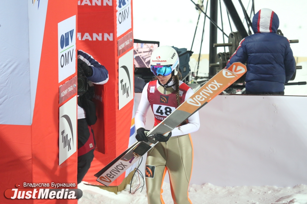 Японский ажиотаж, пятое место Аввакумовой и полупустые трибуны. JustMedia.Ru побывал на Кубке мира по прыжкам с трамплина в Нижнем Тагиле - Фото 10