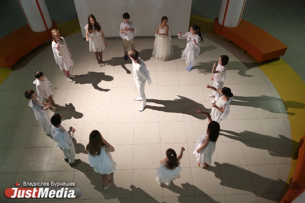 «Снимали полонез два часа – дети чуть не отреклись от профессии актера». JustMedia побывал на съемках детского фильма про ангелов - Фото 4