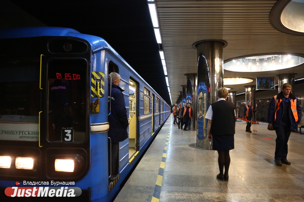Не выходим на конечной станции и бродим по тоннелям. День и ночь в метро с JustMedia.ru - Фото 29