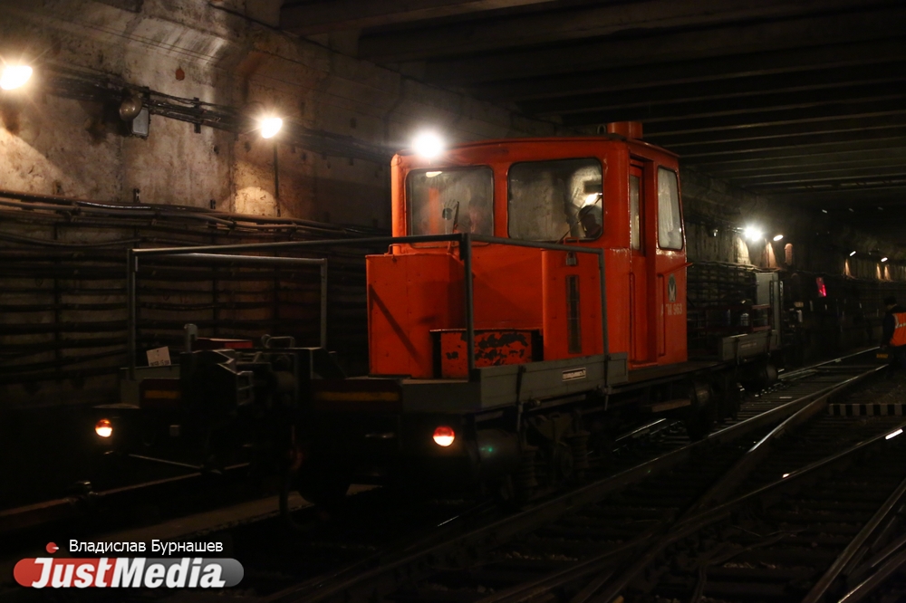 Не выходим на конечной станции и бродим по тоннелям. День и ночь в метро с JustMedia.ru - Фото 36