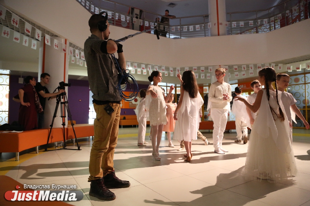 «Снимали полонез два часа – дети чуть не отреклись от профессии актера». JustMedia побывал на съемках детского фильма про ангелов - Фото 2