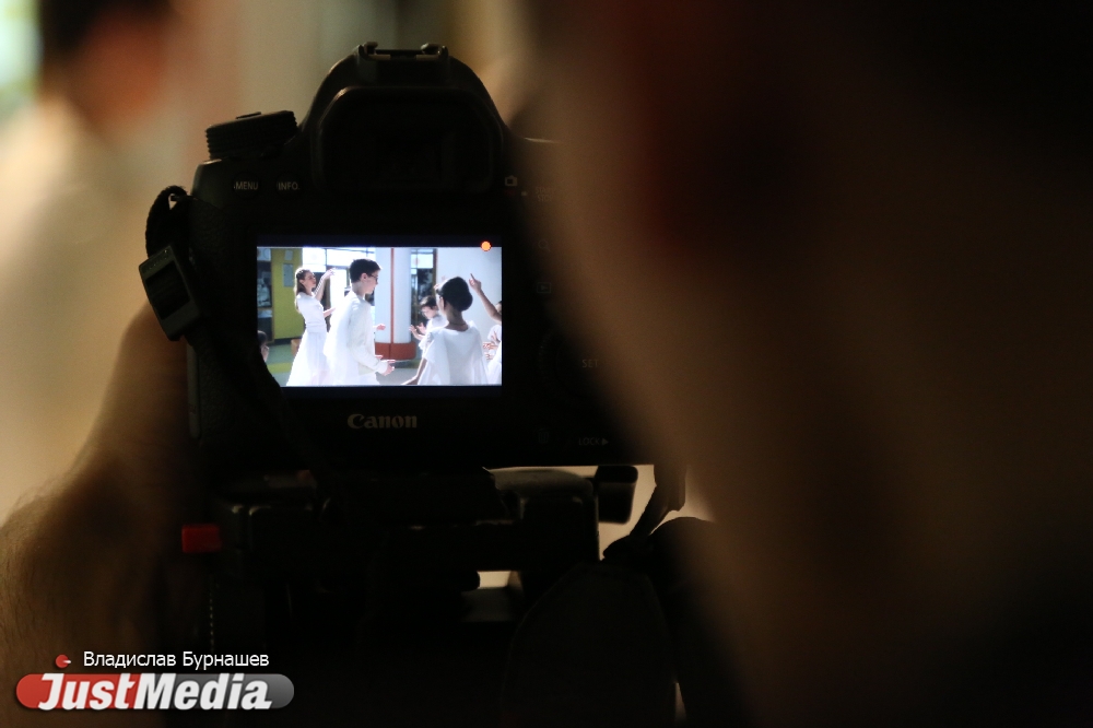 «Снимали полонез два часа – дети чуть не отреклись от профессии актера». JustMedia побывал на съемках детского фильма про ангелов - Фото 10