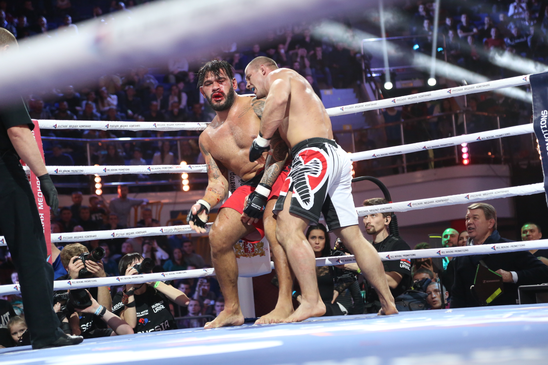 Голливудский сюжет! Уралец Иван Штырков победил легенду ММА «Бигфута» в интереснейшем поединке - Фото 6