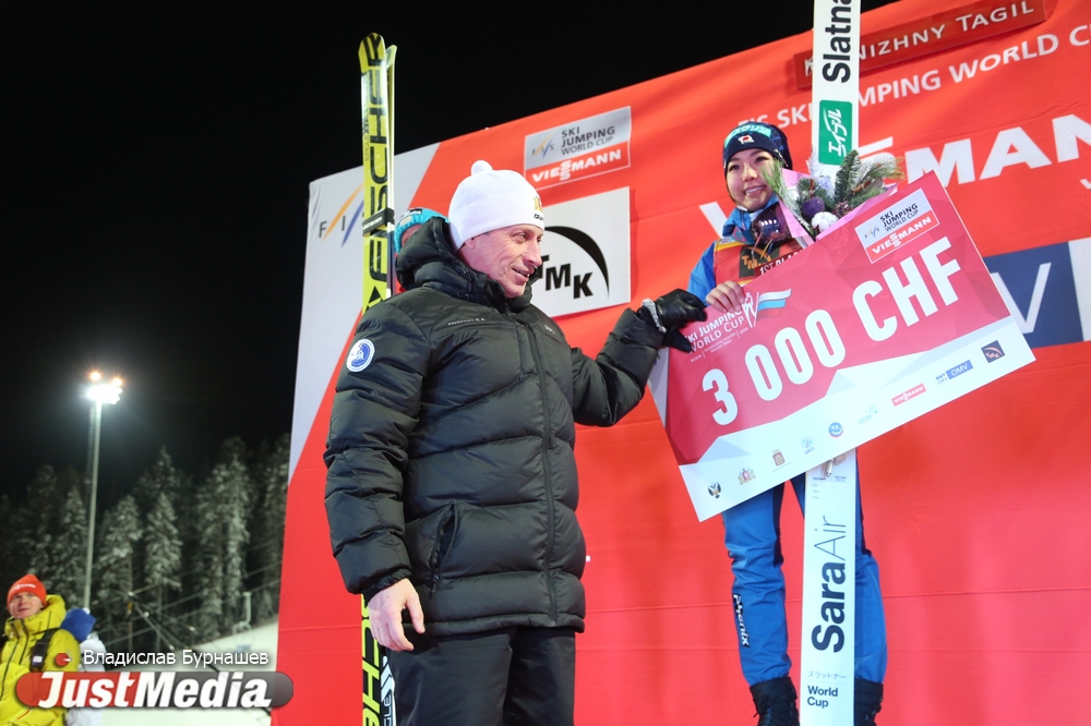 Японский ажиотаж, пятое место Аввакумовой и полупустые трибуны. JustMedia.Ru побывал на Кубке мира по прыжкам с трамплина в Нижнем Тагиле - Фото 12