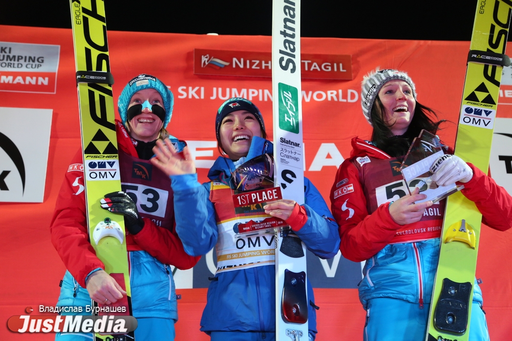 Японский ажиотаж, пятое место Аввакумовой и полупустые трибуны. JustMedia.Ru побывал на Кубке мира по прыжкам с трамплина в Нижнем Тагиле - Фото 14