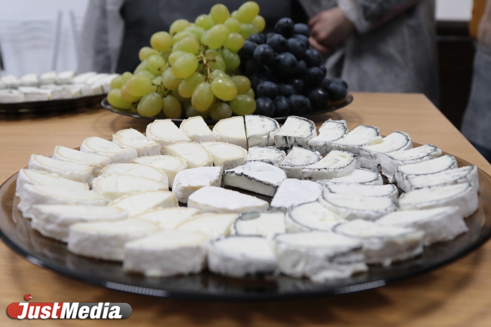 «На одного французского козла - 25 козочек». JustMedia побывал на екатеринбургской ферме. ФОТО. ВИДЕО - Фото 11